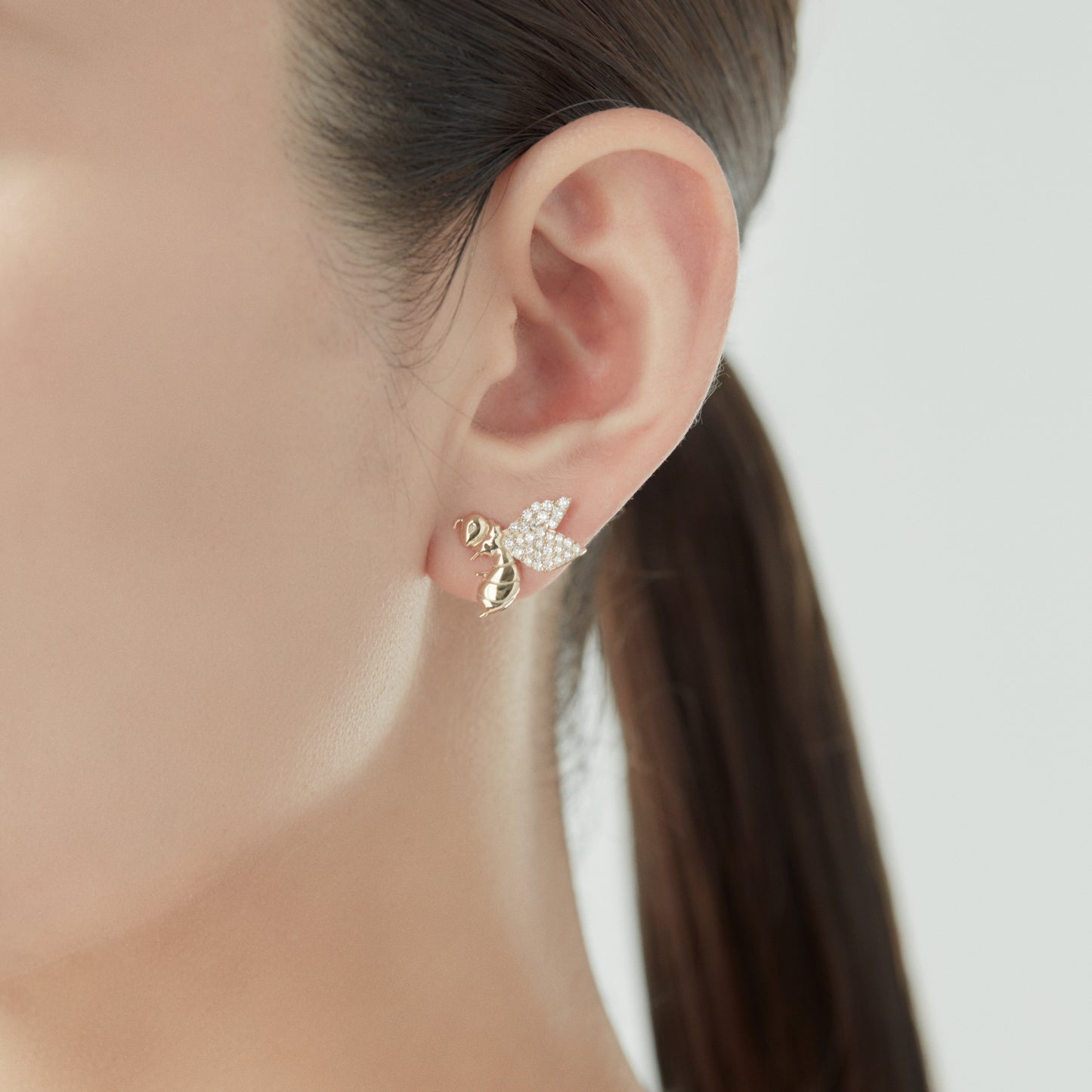 Playful Môko Kobayashi Pierced earring "Bee"